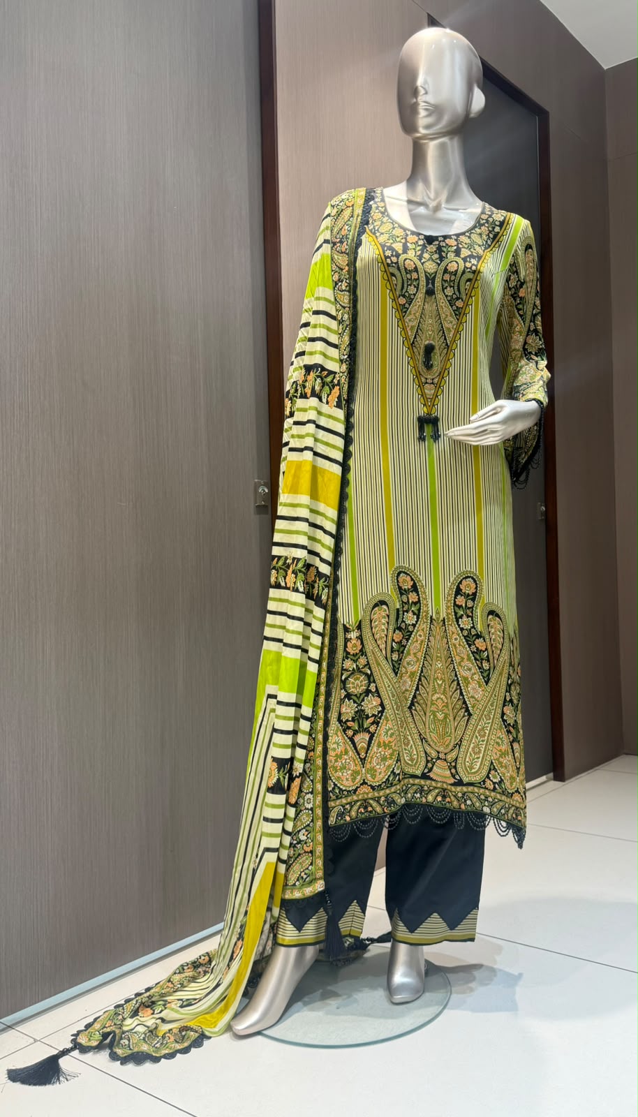 Taara Light Green 3-Piece Suit Dupatta